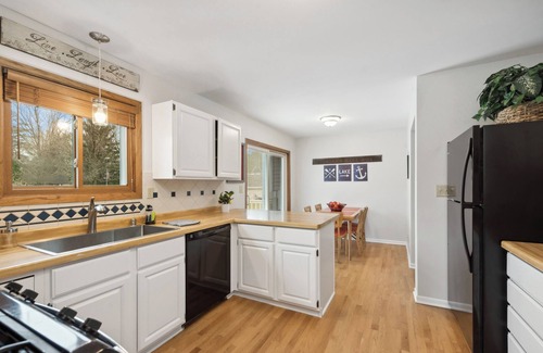 Zenda House | Vacation in nature - 4 bedroom, pet friendly