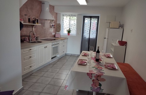 Oia Apartment | Vacation in nature between the mountains and the sea