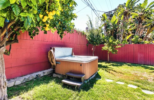 Crescenta Highlands House | Vacation in style! Modern 3bd/2 bath centrally located private home.