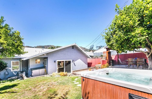 Crescenta Highlands House | Vacation in style! Modern 3bd/2 bath centrally located private home.