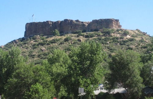 Castle Rock House | Vacation is Calling! Free Parking, Free Breakfast, Near Red Hawk Golf Course