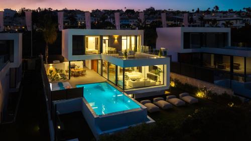 New Golden Mile Villa | VACATION MARBELLA I Villa Chic, Cutting-Edge Amenities, Private Heated Infinity Pool, Golf Front Location, Cinema Room