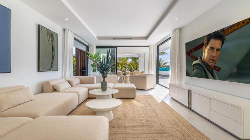 New Golden Mile Villa | VACATION MARBELLA I Villa Martinica, Turquoise Heated Pool, Rooftop Hot Tub with Sea View, Cine Room, 5 min to the Beach