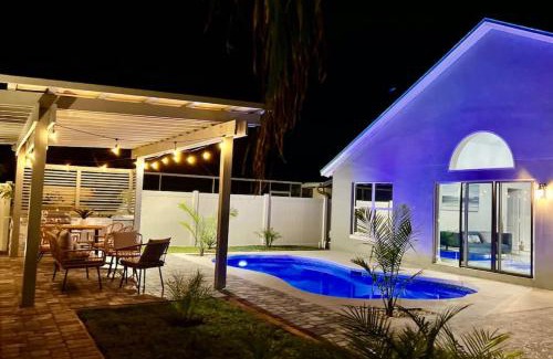 Lindfields House | Vacation Oasis Home with Private Pool and Grill 8615