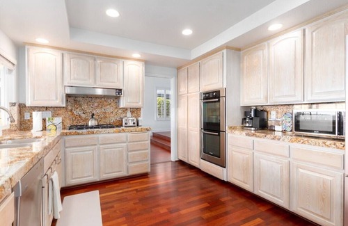 Solana Beach House | Vacation Oasis! Ocean Views|Mini Golf|King-Suites