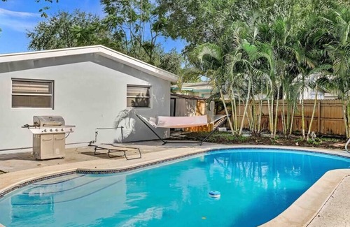 Driftwood House | Vacation pool home Tranquil