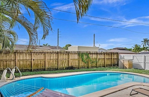 Driftwood House | Vacation pool home Tranquil