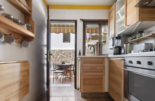 Alcala House | Vacation Rental Casa Manus with Terrace & Wi-Fi