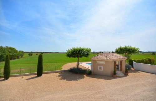 Arles House | Vacation rental with pool and Jacuzzi, close to Arles - sleeps 10