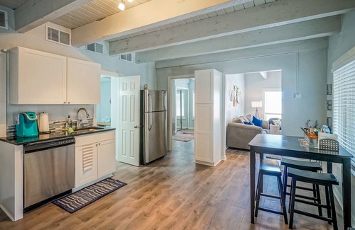 West Old Town Apartment | Vacation Safely! 2BR/1.5ba Professionally Cleaned