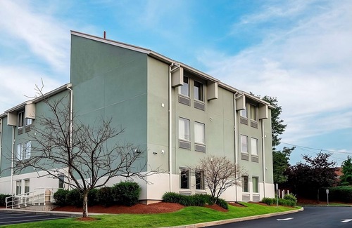 Saugus House | Vacation Starts Here! Pet Friendly Property, Near Logan Airport!