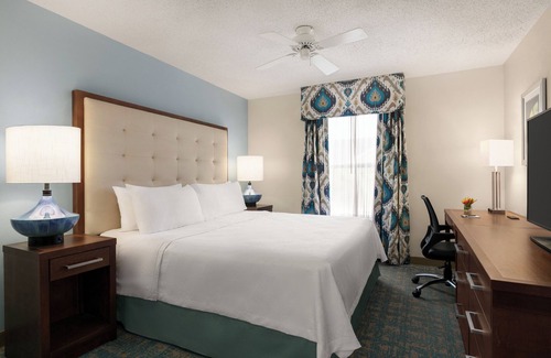 Villas Hotel | Vacation Starts Here! 3 Great Units, BBQ Facilities, Near Eagle Ridge Golf Club!