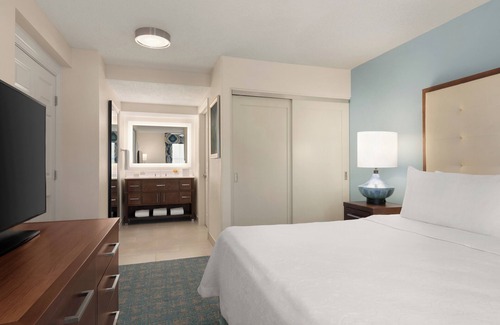 Villas Hotel | Vacation Starts Here! 3 Great Units, BBQ Facilities, Near Eagle Ridge Golf Club!