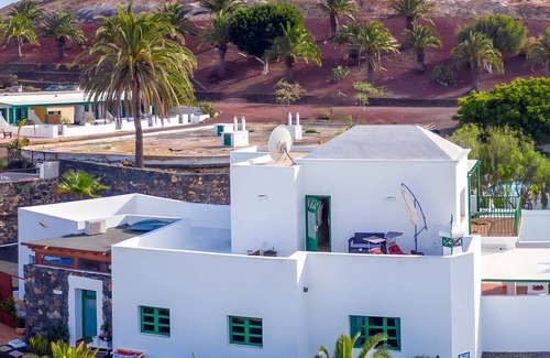 Yaiza Apartment | Vacation 'Suite Junior Con Vistas A La Piscin' with Wi-Fi and Air Conditioning