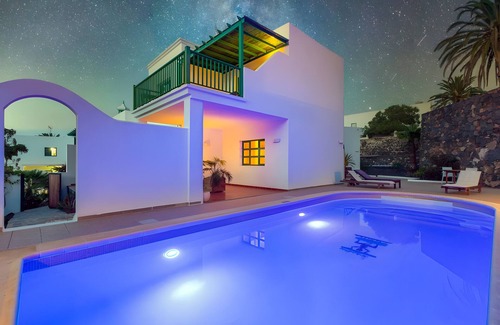Yaiza Apartment | Vacation 'Suite Junior Con Vistas A La Piscin' with Wi-Fi and Air Conditioning