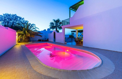 Yaiza Apartment | Vacation 'Suite Junior Con Vistas A La Piscin' with Wi-Fi and Air Conditioning
