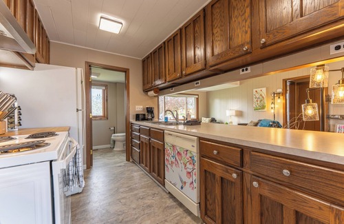 Ely House | Vacation UniquEly home in town, with patio