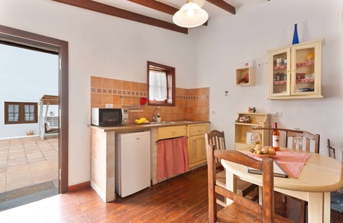 Maguez Villa | Vacation Villa 'Casa Rural La Molina' with Mountain View, Private Terrace and Wi-Fi