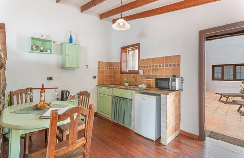 Maguez Villa | Vacation Villa 'Casa Rural La Molina' with Mountain View, Private Terrace and Wi-Fi