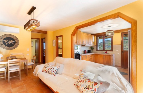 La Solana Villa | Vacation Villa 'Eden El Castillejo' with Mountain View, Wi-Fi and Air Conditioning