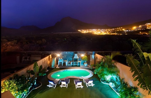 Costa Adeje Villa | Vacation Villa 'Tenerife Luxe' with Mountain View, Wi-Fi and Air Conditioning