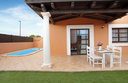 Geafond Villa | Vacation Villa 'Venus House' with Private Pool and Wi-Fi