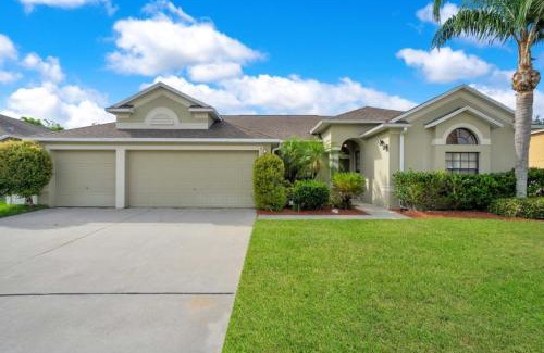 Legacy Park Villa | Vacation Villa with Private Pool in Davenport, Florida