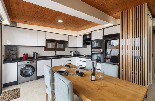 Tacoronte Apartment | Vacation 'Vista Teide' with Sea View, Wi-Fi and Air Conditioning