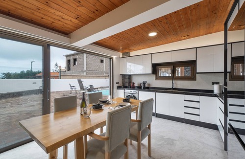 Tacoronte Apartment | Vacation 'Vista Teide' with Sea View, Wi-Fi and Air Conditioning