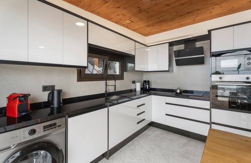 Tacoronte Apartment | Vacation 'Vista Teide' with Sea View, Wi-Fi and Air Conditioning