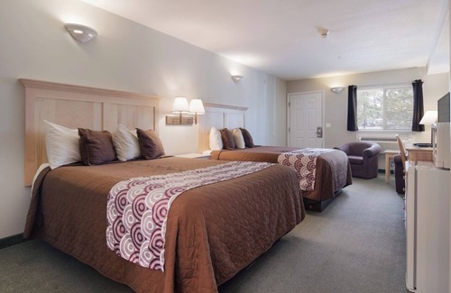 Bellaire Hotel | Vacation Wonderland Awaits at Summit Village - Cozy Guestroom at Shanty Creek!