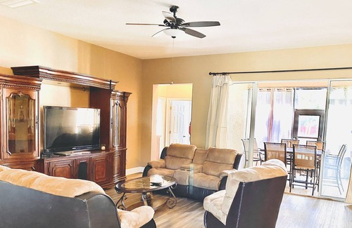 Ocala House | Vacationer’s Delight, The Estate at Redloh Ranch.