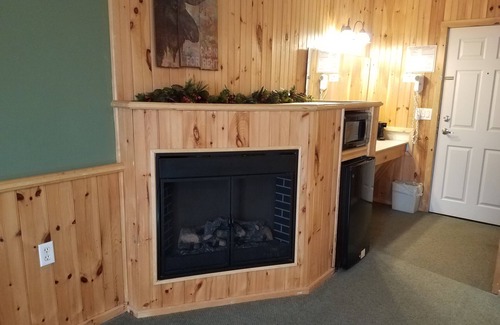Brewer Hotel | Vacationland Inn & Suites