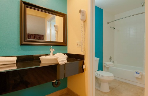 Oildale Hotel | Vagabond Inn Bakersfield North