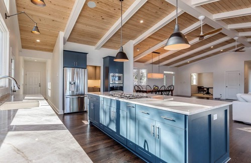 Littleton House | Vagabonds House | Stunning Views | 10-12 ft. Water Depth