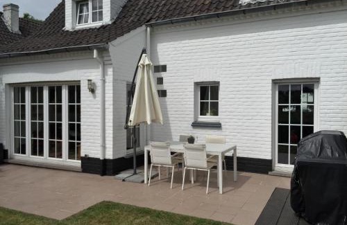 Nieuwmunster House | Vakantiehuis in modern begijnhof, 7 min van strand