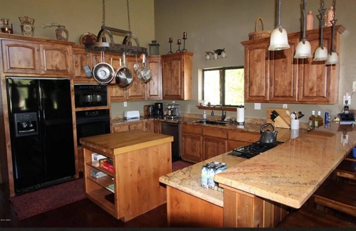 Greer Cabin | Valdez Acres 7-bedroom cabin in beautiful Greer, AZ