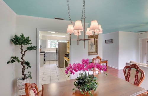 Valdosta House | Valdosta Home: Bar, BBQ, Fire Pit + More!