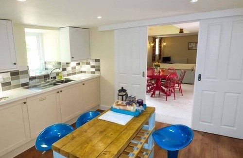 Dronfield Cottage | VALE BARN, family friendly, character holiday cottage in Dronfield
