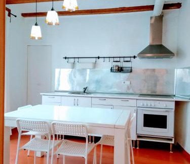 El Mercat Apartment | Valencian Dreams of the Proletariat