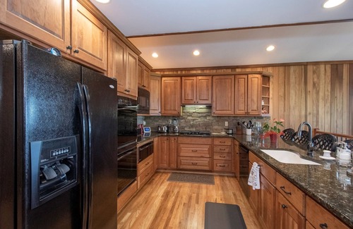 Highlands House | Valentine Manor with 3 states views only 5 minutes to town!