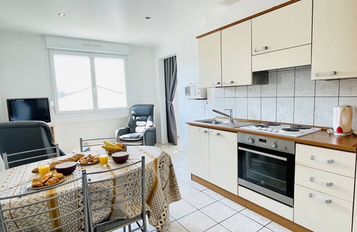 Forges-les-Bains Apartment | Valery : Apartment 300 meters from the thermal baths (Public and unlimited parking)