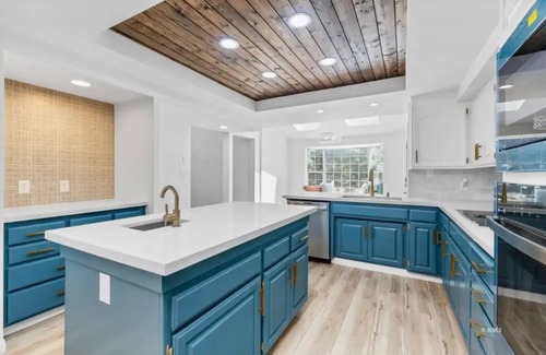 Kernville House | Valhalla House, Luxury Home, 1mi to Downtown, 4 BR, Game Room, Hot Tub, Backyard