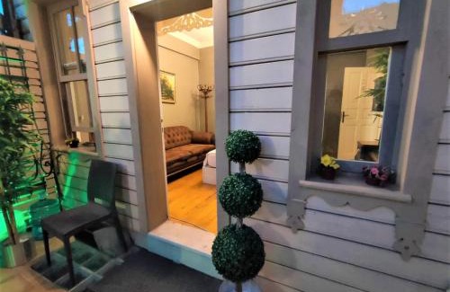 Uskudar Hotel | valide-maide hotel