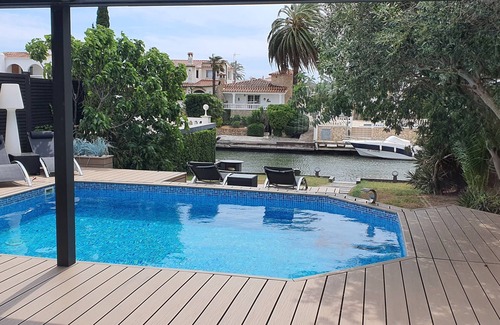 Castello d'Empuries Villa | Valira 5, charming villa with private pool and mooring on the canal!