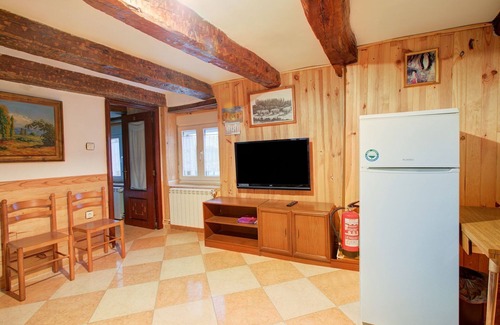 Montemayor de Pililla Villa | Valladolid Retreat with Terrace
