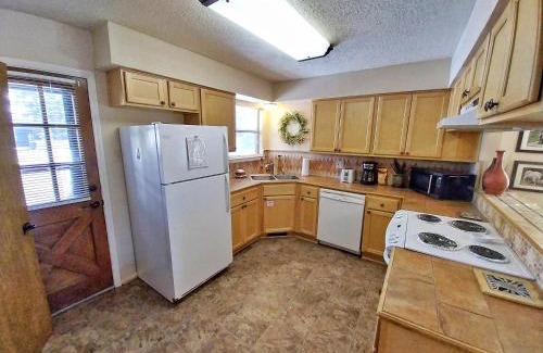 Red River House | Valley Condo 126 - Creekside - WiFi - Hot Tub - Fireplace - Washer - Dryer - Playground