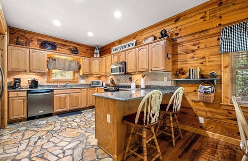 Maggie Valley Cabin | Valley Creek Retreat/Fireplace/Hot Tub/Creekside/Fire Pit/Arcade- Sleeps 8