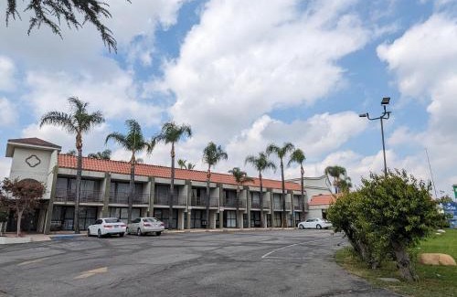 Mission Hills Hotel | Valley Inn