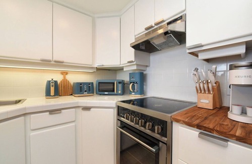 Kahana Condo | Valley Isle Resort #707 - Vacation West Maui - Beachfront Luxury
